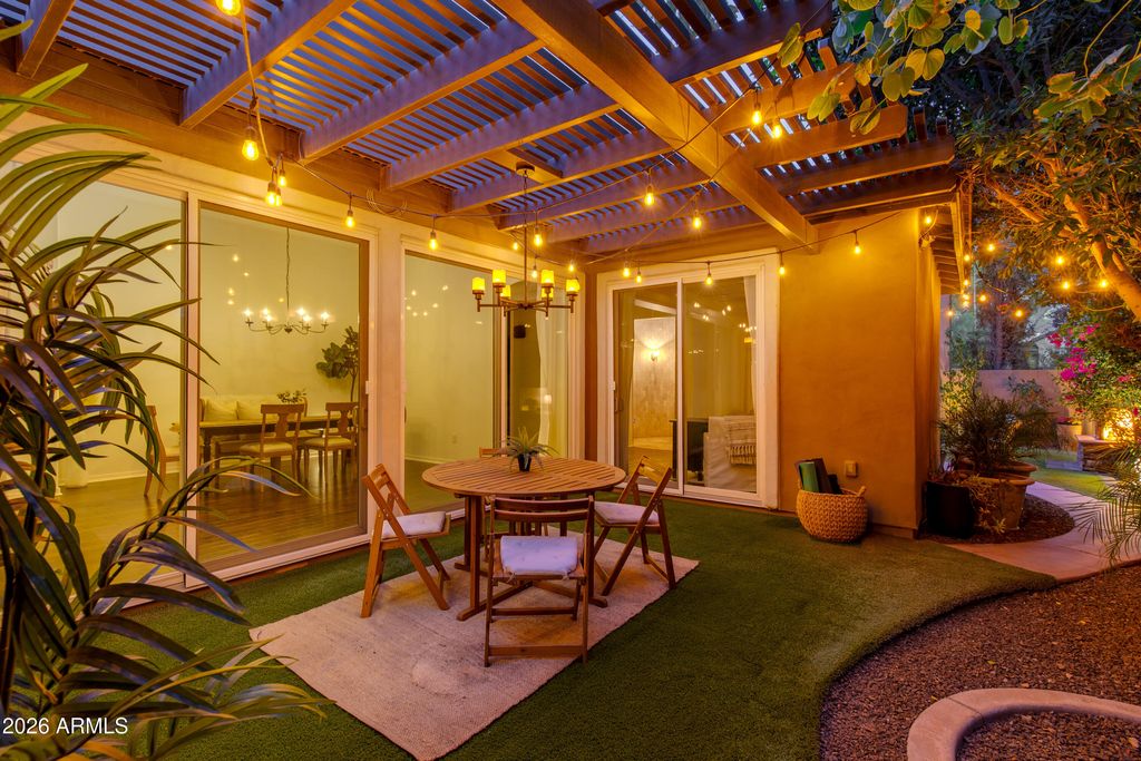 Image 15 of property listing at 904 E MEAD Drive, Chandler, AZ 85249