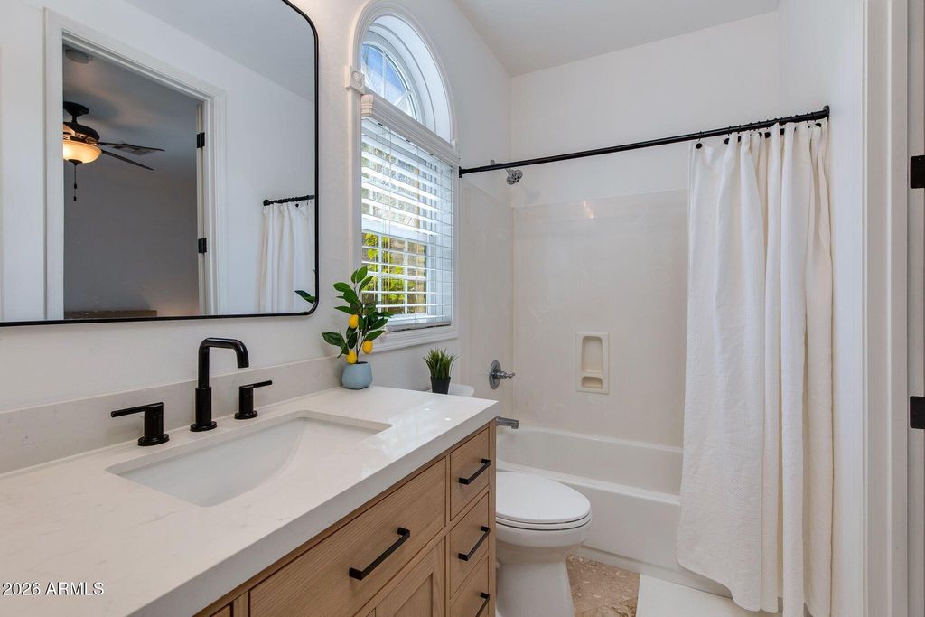 Image 20 of property listing at 904 E MEAD Drive, Chandler, AZ 85249