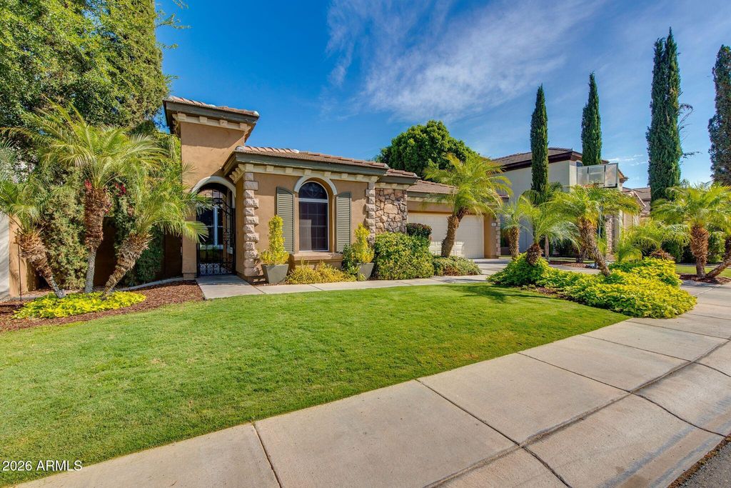 Image 3 of property listing at 904 E MEAD Drive, Chandler, AZ 85249