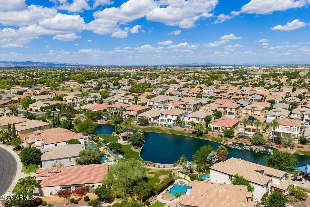 Image 30 of property listing at 904 E MEAD Drive, Chandler, AZ 85249