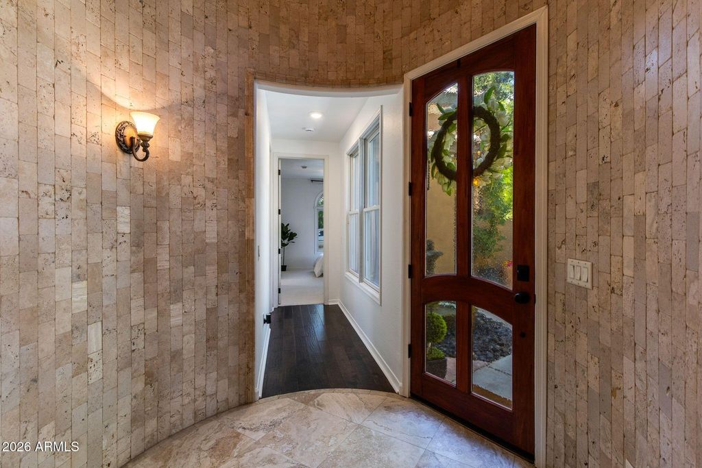 Image 6 of property listing at 904 E MEAD Drive, Chandler, AZ 85249