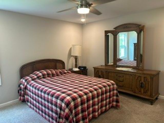 357 Oak Glen Dr, Smithville, TN 37166