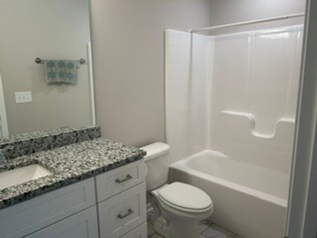 357 Oak Glen Dr, Smithville, TN 37166