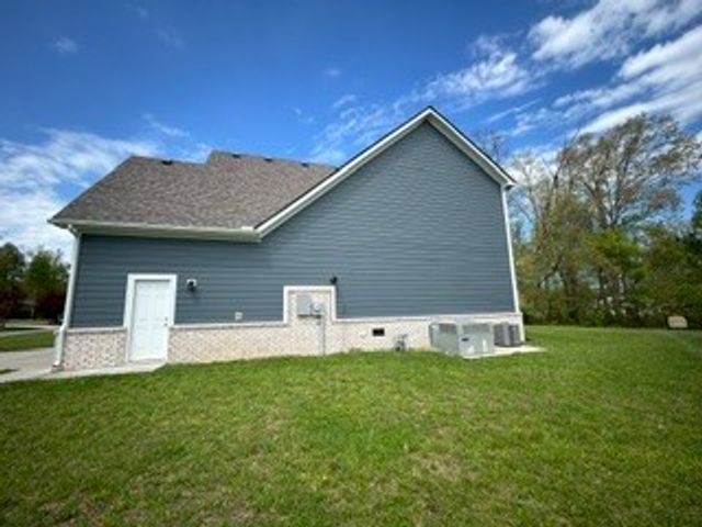 357 Oak Glen Dr, Smithville, TN 37166
