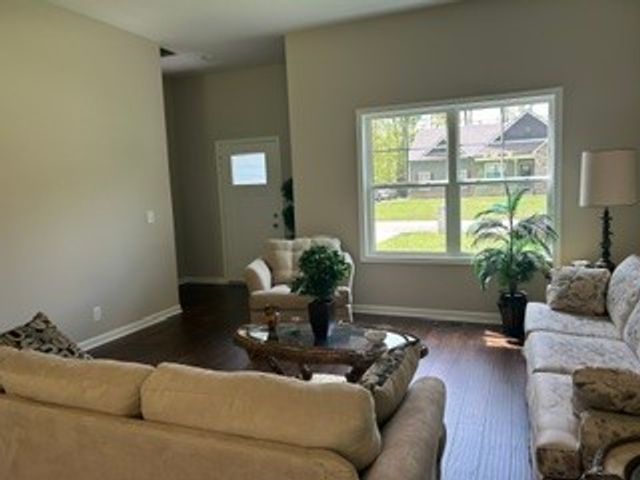 357 Oak Glen Dr, Smithville, TN 37166