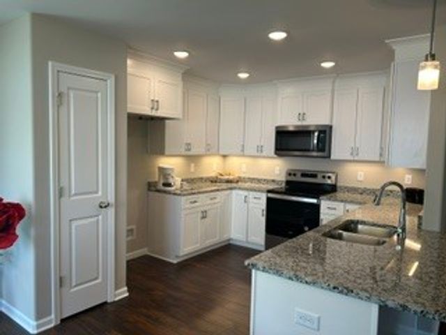 357 Oak Glen Dr, Smithville, TN 37166