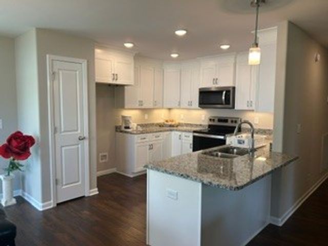 357 Oak Glen Dr, Smithville, TN 37166