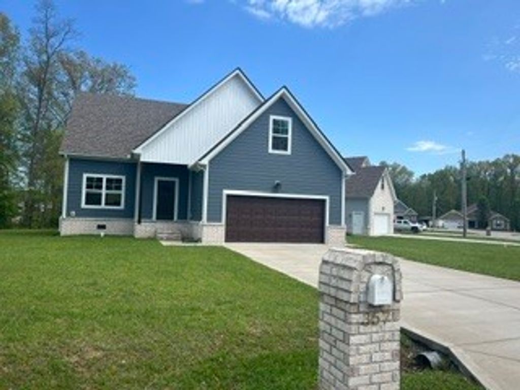 357 Oak Glen Dr, Smithville, TN 37166