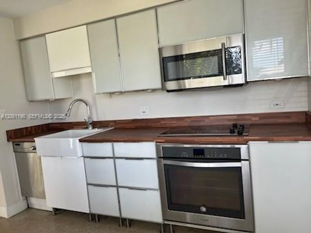 1409 NE 21st St, Wilton Manors, FL 33305