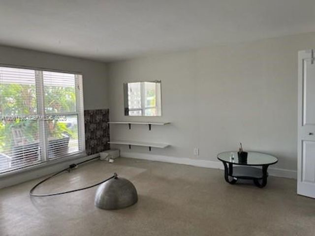 1409 NE 21st St, Wilton Manors, FL 33305