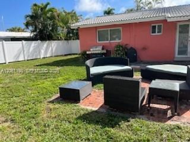 1409 NE 21st St, Wilton Manors, FL 33305