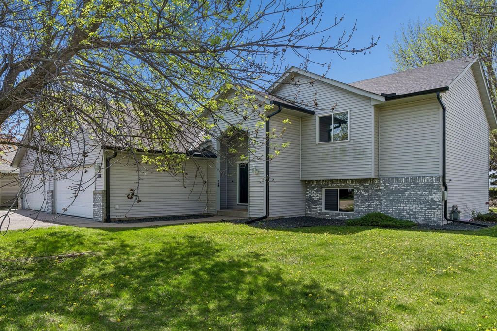 12181 Walnut Drive, Rogers, MN 55374