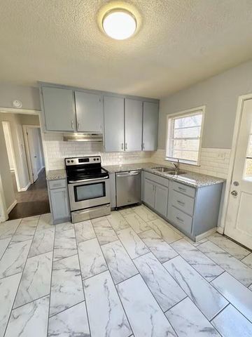 6876 Sni A Bar Road, Kansas City, MO 64129