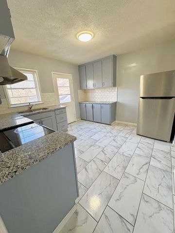 6876 Sni A Bar Road, Kansas City, MO 64129