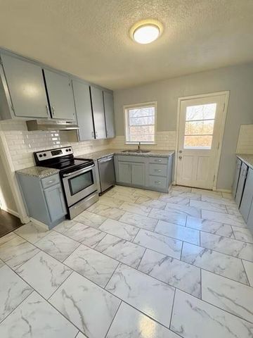 6876 Sni A Bar Road, Kansas City, MO 64129