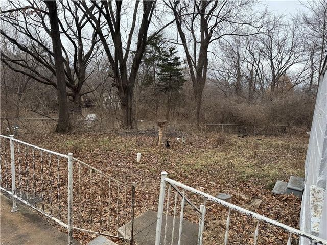 6876 Sni A Bar Road, Kansas City, MO 64129