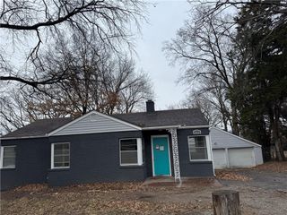 6876 Sni A Bar Road, Kansas City, MO 64129