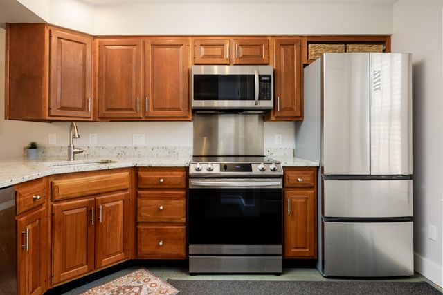 170 Sugar Hill Lane, Hartford, VT 05059