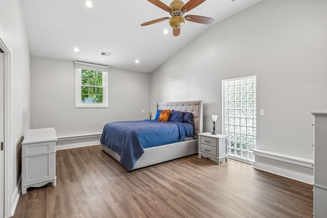 101 Century Oak Dr, Franklin, TN 37069