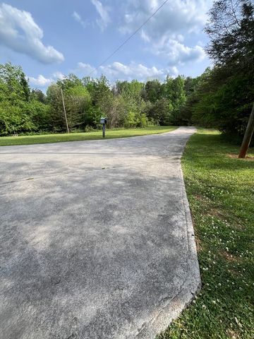 960 Asbury Mill Road, Cleveland, GA 30528