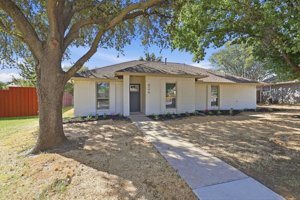 924 Edgefield Trail, Flower Mound, TX 75028 — photo 2