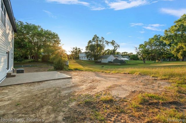 3080 W Newberry Road, Waterford, MI 48329