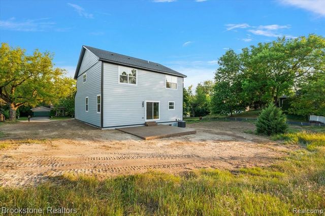 3080 W Newberry Road, Waterford, MI 48329