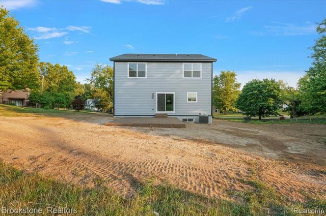 3080 W Newberry Road, Waterford, MI 48329