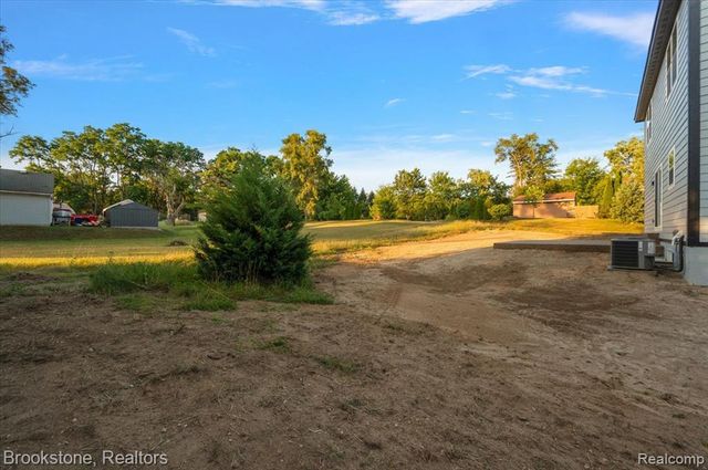 3080 W Newberry Road, Waterford, MI 48329