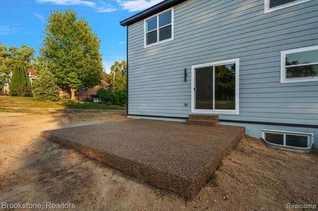 3080 W Newberry Road, Waterford, MI 48329