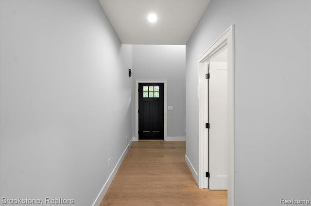 3080 W Newberry Road, Waterford, MI 48329
