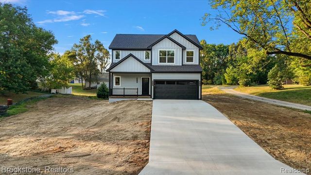3080 W Newberry Road, Waterford, MI 48329