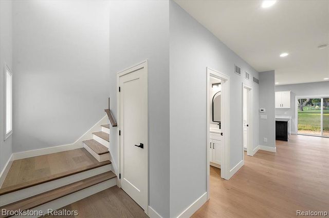 3080 W Newberry Road, Waterford, MI 48329