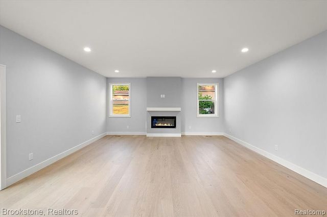 3080 W Newberry Road, Waterford, MI 48329