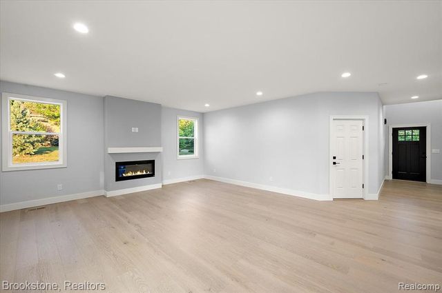 3080 W Newberry Road, Waterford, MI 48329