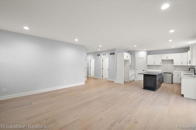 3080 W Newberry Road, Waterford, MI 48329