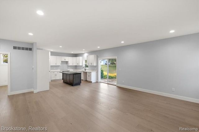 3080 W Newberry Road, Waterford, MI 48329