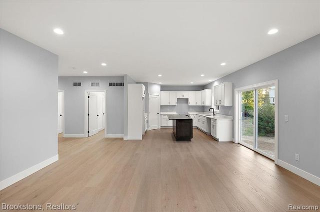 3080 W Newberry Road, Waterford, MI 48329