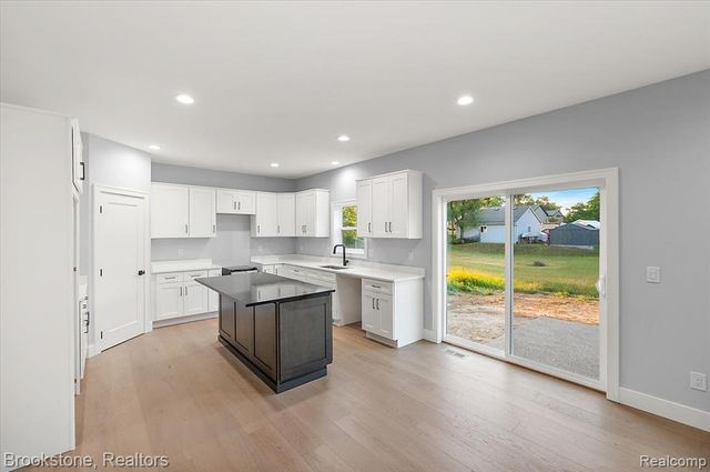 3080 W Newberry Road, Waterford, MI 48329