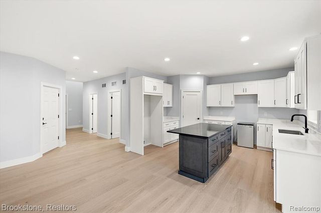 3080 W Newberry Road, Waterford, MI 48329