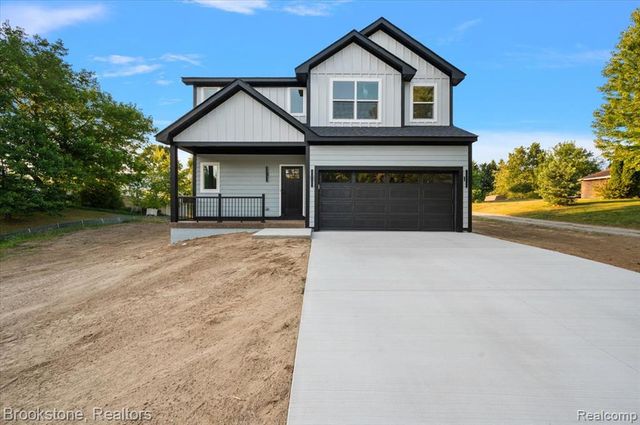 3080 W Newberry Road, Waterford, MI 48329