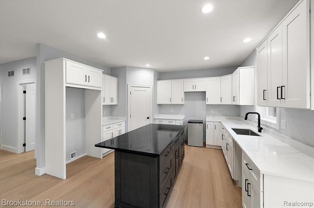 3080 W Newberry Road, Waterford, MI 48329