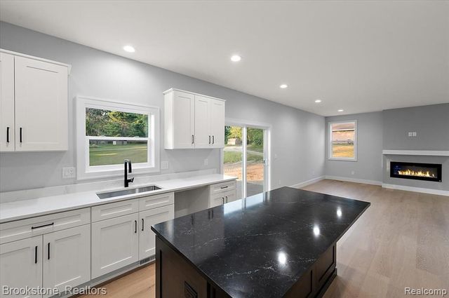 3080 W Newberry Road, Waterford, MI 48329