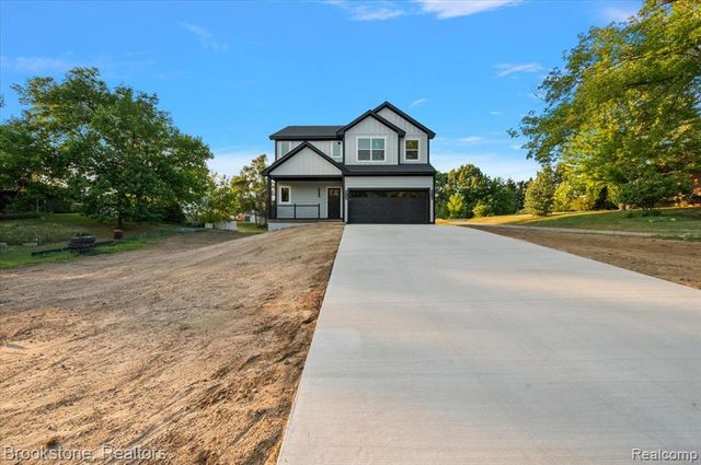 3080 W Newberry Road, Waterford, MI 48329