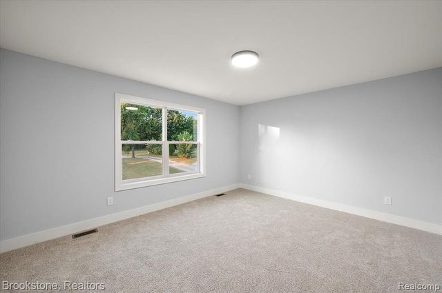 3080 W Newberry Road, Waterford, MI 48329