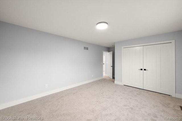 3080 W Newberry Road, Waterford, MI 48329