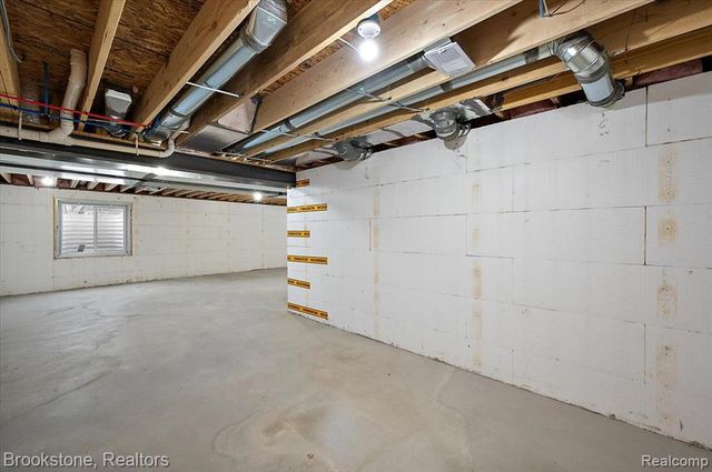 3080 W Newberry Road, Waterford, MI 48329