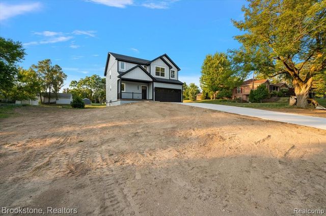3080 W Newberry Road, Waterford, MI 48329