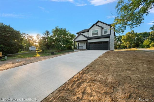 3080 W Newberry Road, Waterford, MI 48329