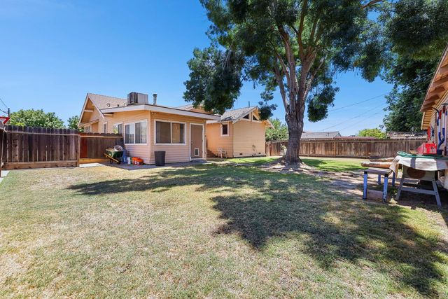 2637 A Street, Selma, CA 93662
